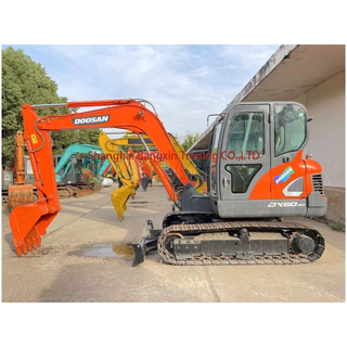 DOOSAN DX60 Excavator 6 طن ساعات عمل قليلة تستخدم حفارة صغيرة للبيع