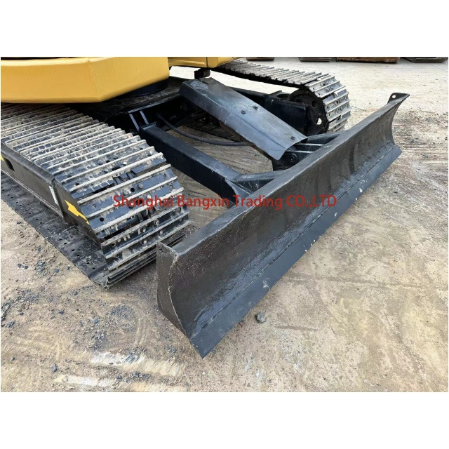 تستخدم الشركة المصنعة حفار صغير cat308c