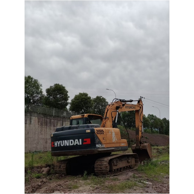 used excavator Hyundai 150 wholesaler حفارة مستعملة هيونداي 150 تاجر الجملة