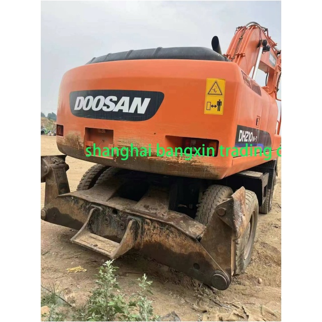 used doosan wheel excavator dw210-7 تستخدم حفارة دوسان ذات العجلات DW210-7