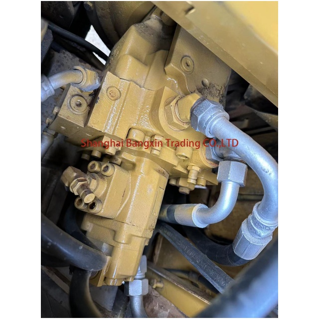 تستخدم الشركة المصنعة حفار صغير cat308c