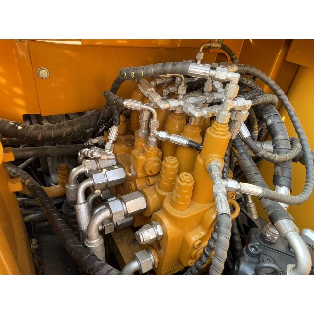 used excavator SANY SY135C wholesaler حفارة مستعملة ساني SY135C تاجر الجملة