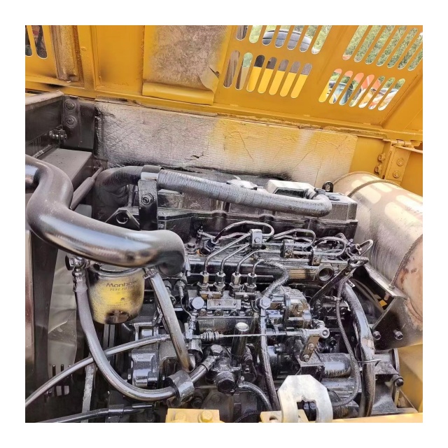 تستخدم الشركة المصنعة حفار صغير cat306d