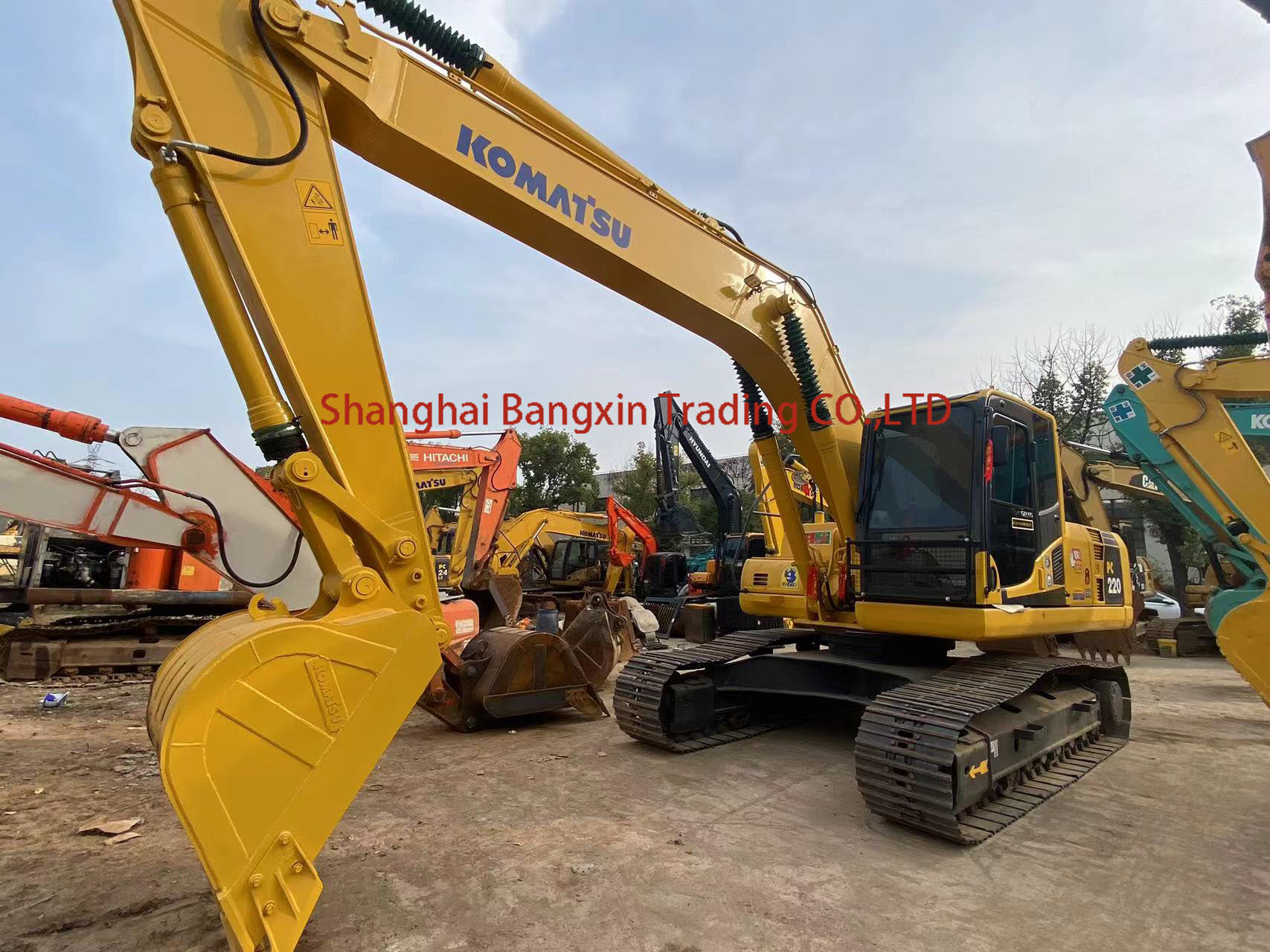 بائع حفارة كوماتسو pc220 المستعملة