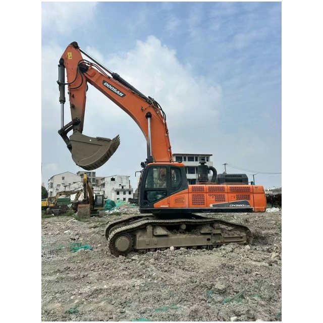 used doosan dx520 excavator trader تاجر حفارة دوسان dx520 مستعملة