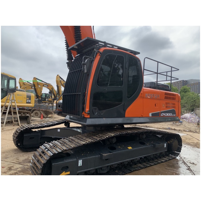 used doosan dx300 excavator trader تاجر حفارة دوسان dx300 مستعملة